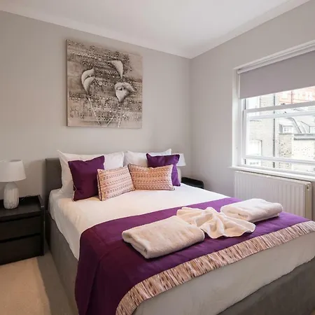 One Bedroom High Street Kensington Apartment
